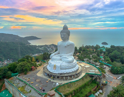 Close to Key Attractions