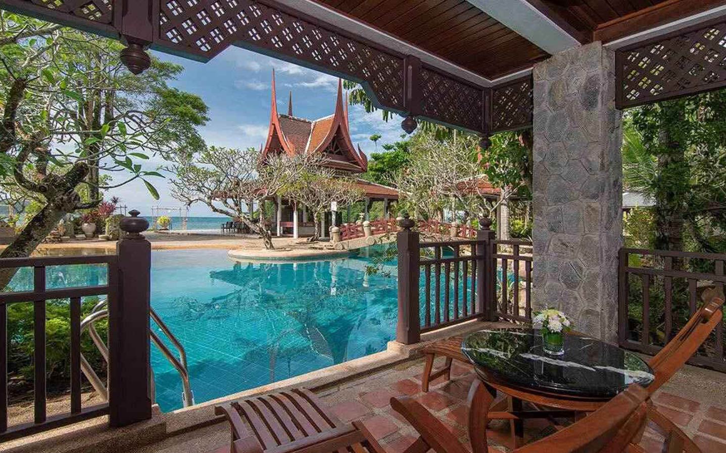 Lagoon Pool Access with Bathtub