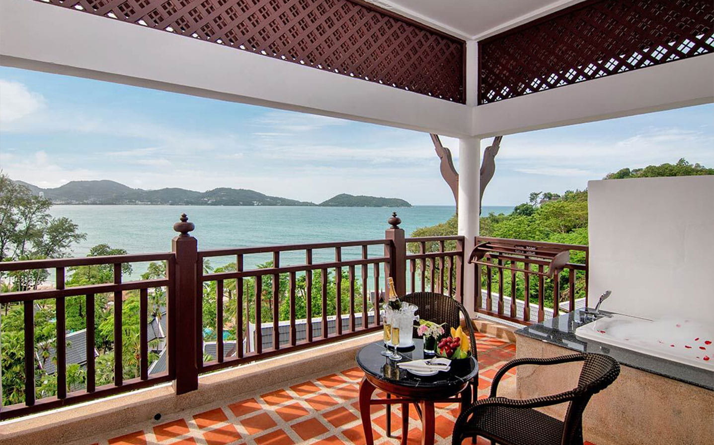 Seaview Hillside with Terrace Bathtub