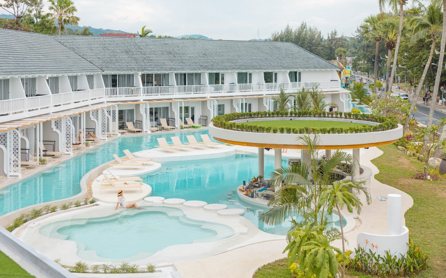 SUNDIP BEACH POOL BAR LAWN