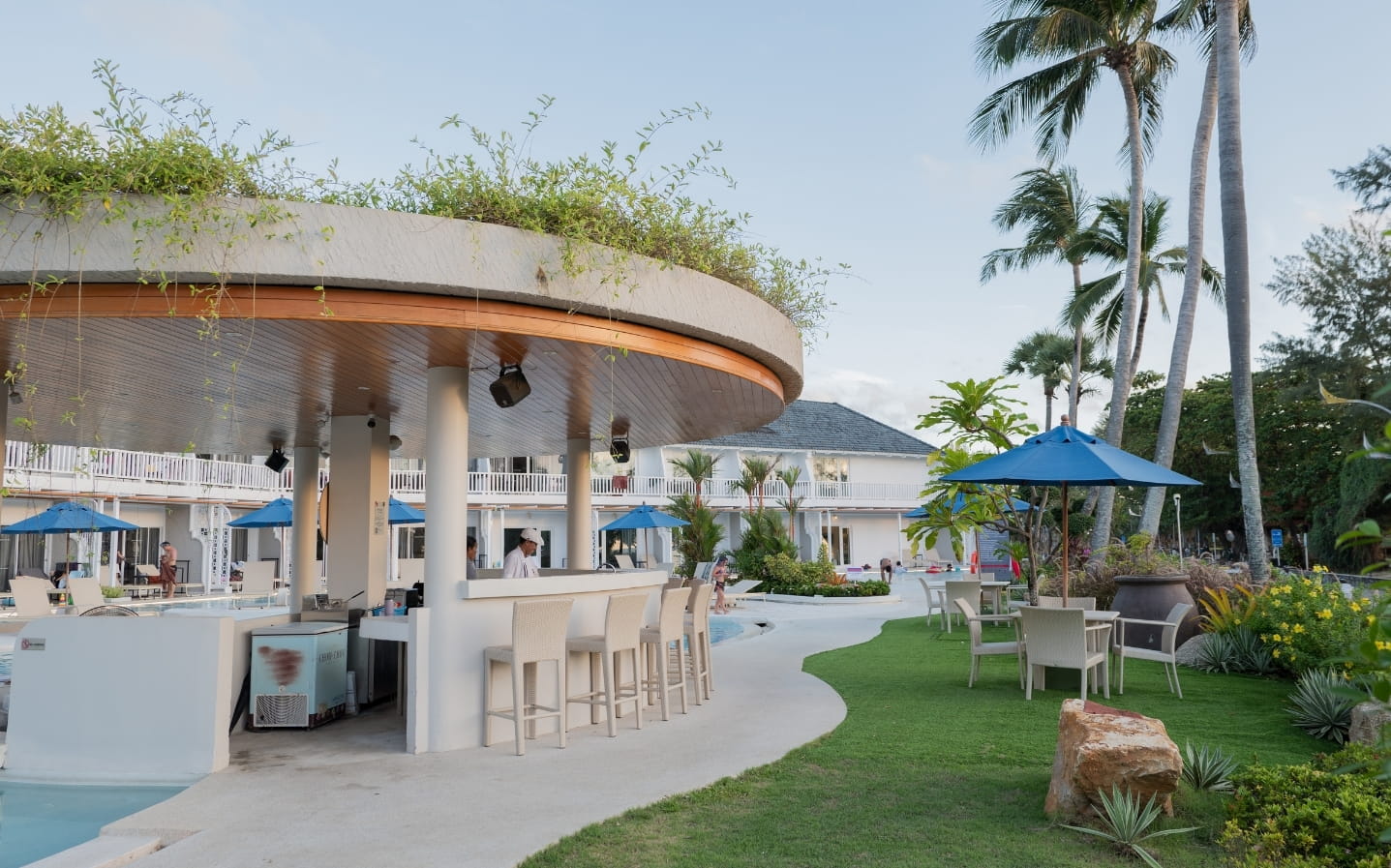 SUNDIP BEACH POOL BAR LAWN