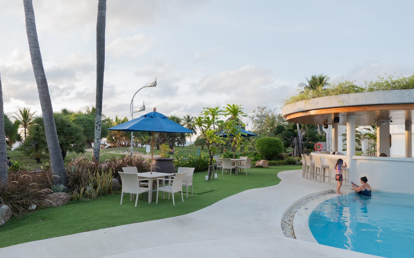 SUNDIP BEACH POOL BAR LAWN